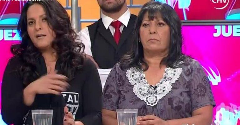 Genoveva y Joselyn exigen mayor pensión y cuidados de su madre