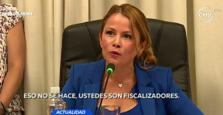 Cathy Barriga se defendió duramente en concejo municipal