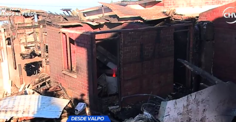 Desoladora mañana en Valparaíso: destrucción total de casas