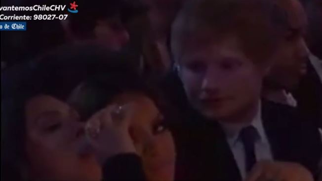 Rihanna tomó de una petaca en los premios Grammy