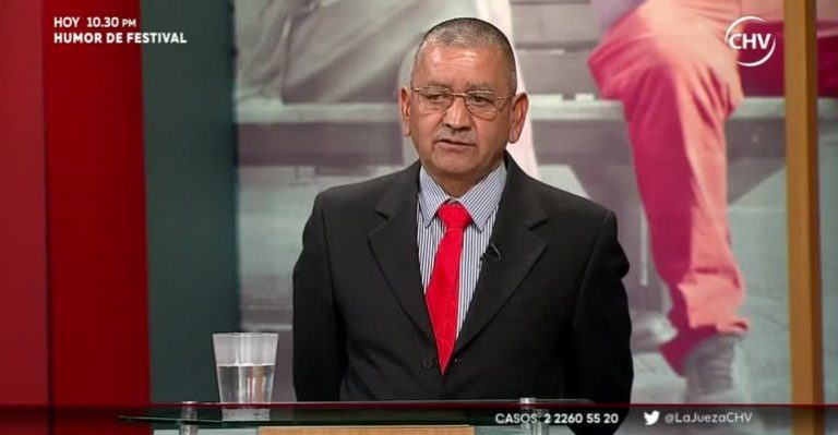 Carlos pide a María que lo mire a los ojos y le diga la verdad