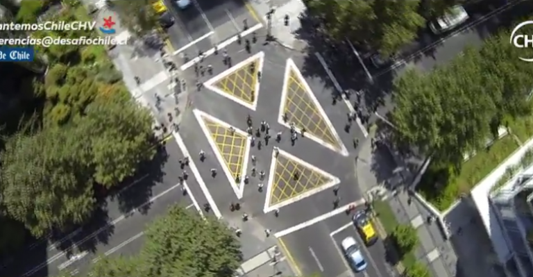 Las Condes estrenó cruce de peatones al estilo japonés