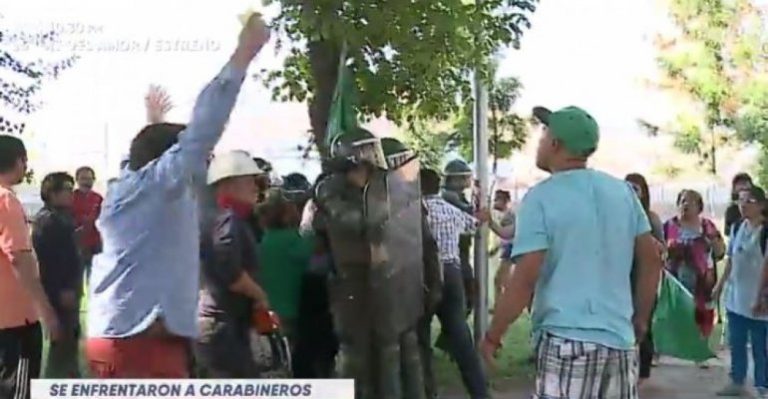 Vecinos enfrentaron a Carabineros por la tala de árboles - Parte 1