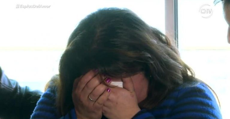 Claudia lloró tras enterarse que Cristian es en realidad Michael