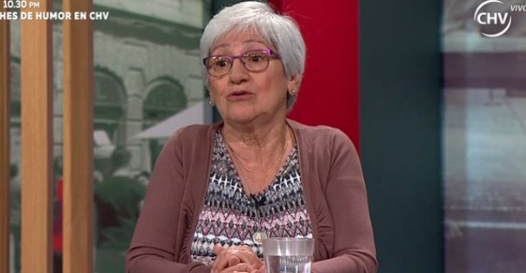 Clotilde le pide a su hija que solucione le problema con su vecino - Parte 2