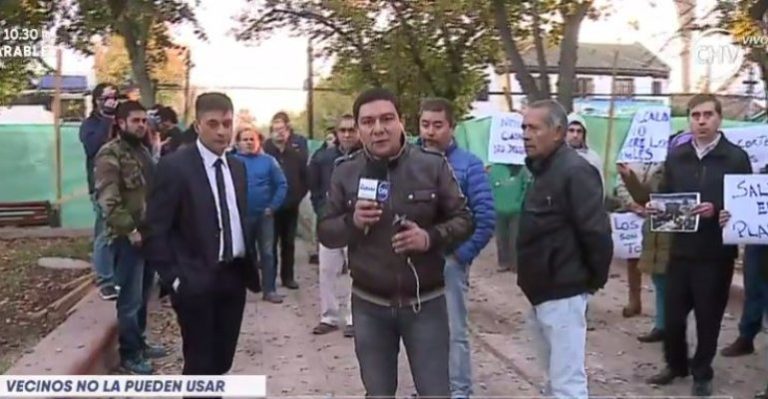 Vecinos protestan por tala de 8 árboles en plaza de Buín