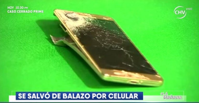 Joven se salvó tras disparo que se incrustó en su celular