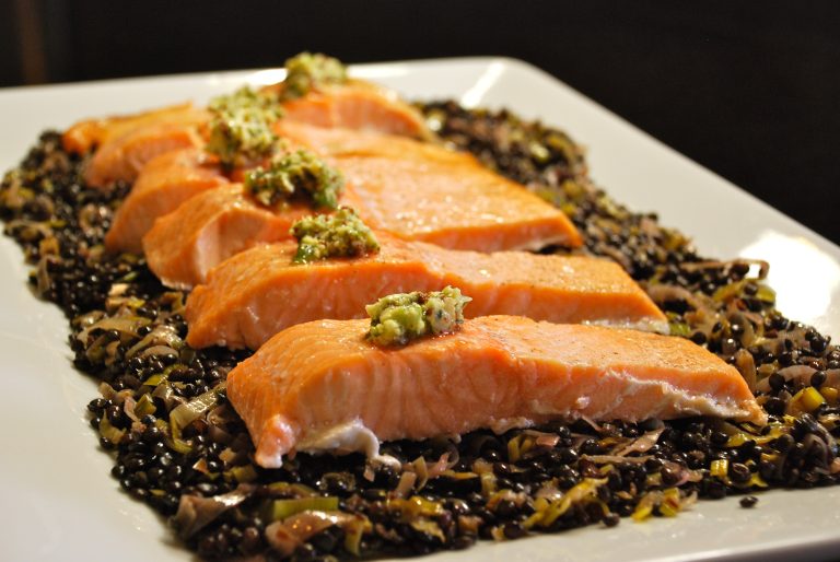 Así puedes preparar unas tradicionales lentejas con yogurt y salmón - Parte 1