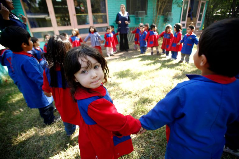 Bajos sueldos para los educadores chilenos