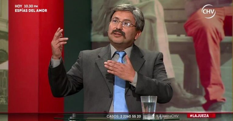 Cristian exige a Alejandro que desaloje a los arrendatarios de su casa - Parte 1