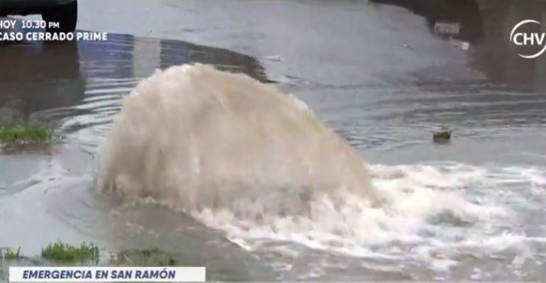 Desborde de canal afecta a casas en San Ramón