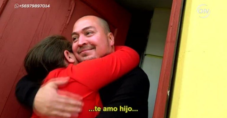 Carmen se desmayó tras reencontrarse con su hijo perdido