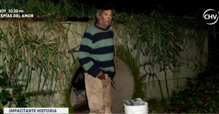 Abuelo vivió en tubo de desagüe por dos meses
