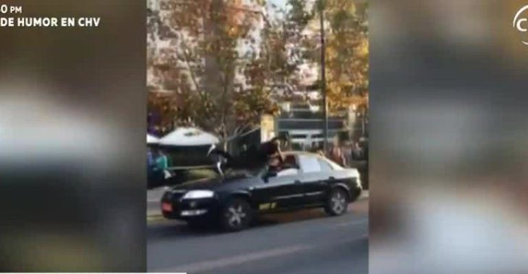 Joven protagonizó violenta pelea sobre el techo de un taxi