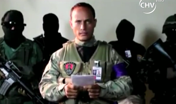 Policía pide salida de Maduro en tenso momento de Venezuela