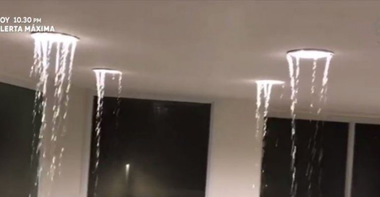 Vecinos indignados por inundación en edificio de Ñuñoa