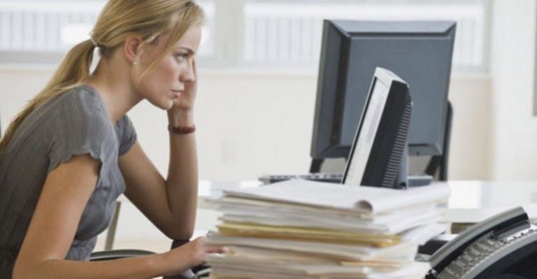 Alerta workaholics: ¿tu carrera está afectando a tu piel?