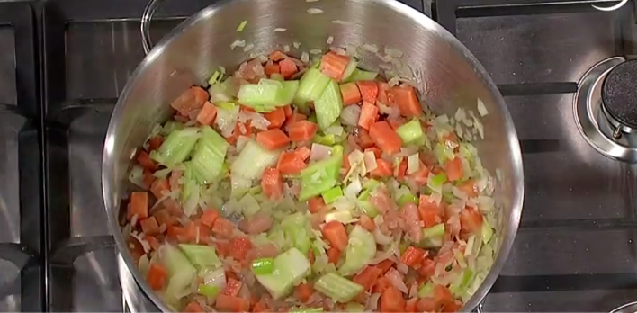 Esta es la preparación de un fondo de verduras