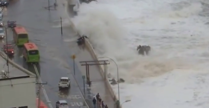 Intensas marejadas azotan la zona costera de Chile