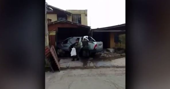 Camioneta que arrancaba de Carabineros arrasó con casa