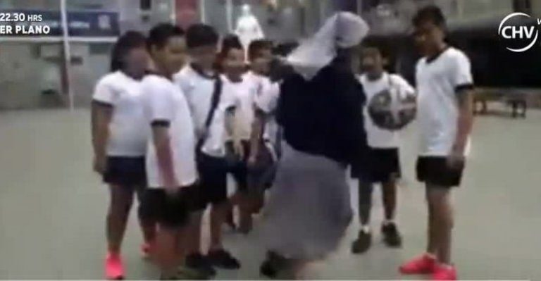 Monja futbolera sigue sorprendiendo por su dominio del balón