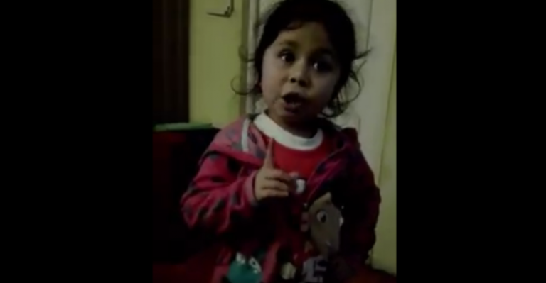 Niña reta a su papá para que se alimente y se vuelve viral