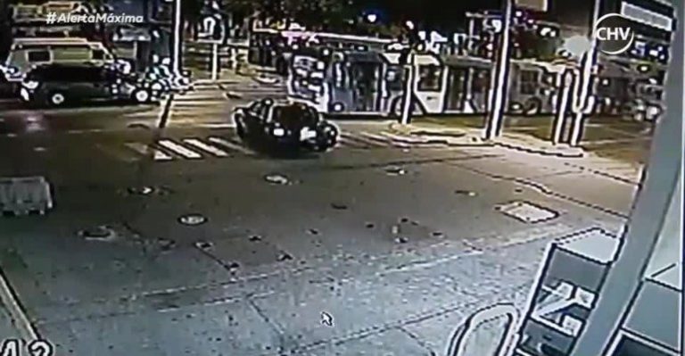 Niño sufrió lesiones luego de un extraño accidente con un bus de Transantiago