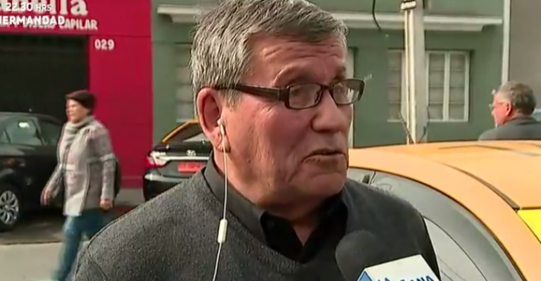 Taxista devolvió 2 millones de pesos encontrados en su auto