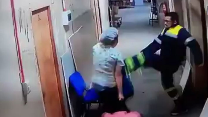 Abogado justificó agresión de paramédico a pareja embarazada