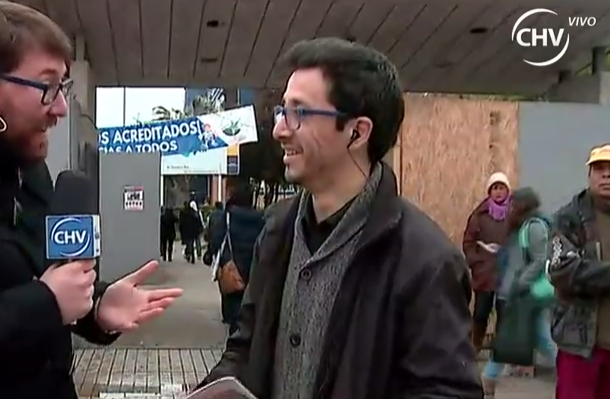 Padre de bebé que crece fuera de útero habló de ciruigía