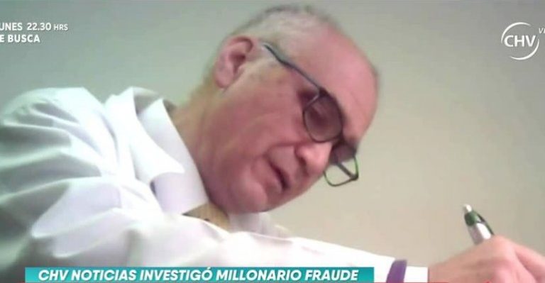 Médico vendía licencias para ausentarse por meses - Parte 1