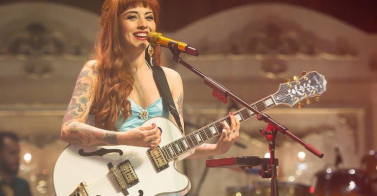 La evolución del look de Mon Laferte