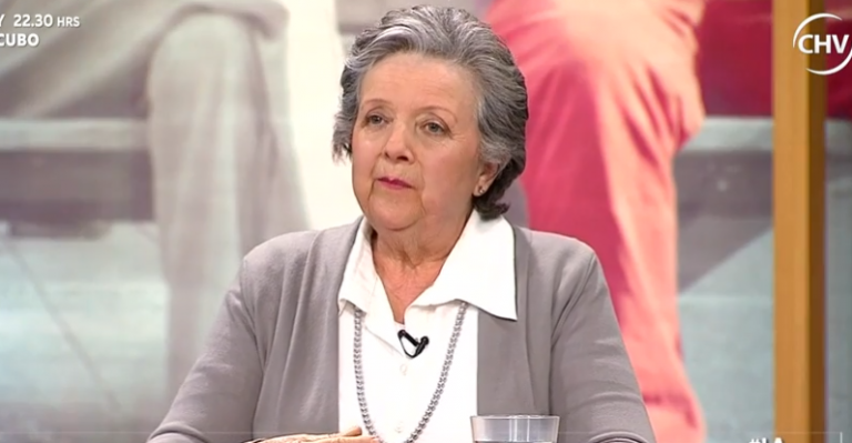 Julia quiere que José le ayude a solucionar el problema con su vecina - Parte 2