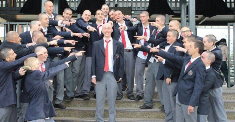 Jóvenes se rapan para apoyar a compañero con cáncer