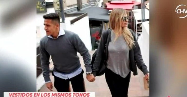 Alexis Sánchez y Mayte Rodríguez vestidos en mismos tonos