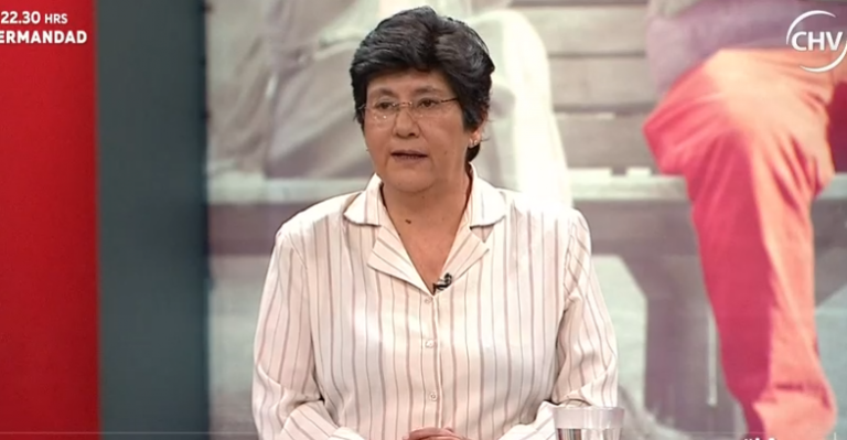 Soledad quiere que Javiera busque ayuda para sus vecinos esquizofrénicos - Parte 1