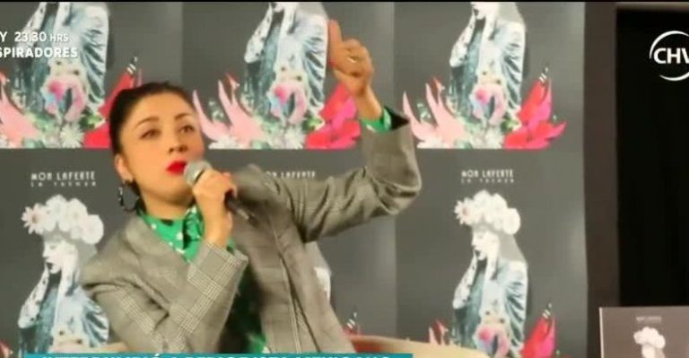 Mon Laferte se enfadó por pregunta machista