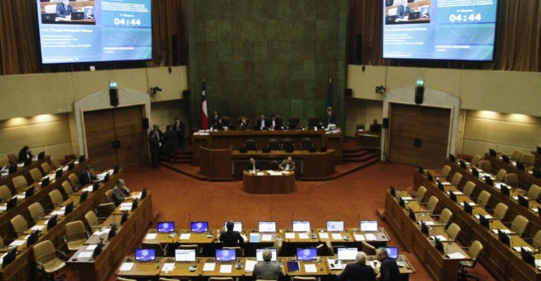 Polémico cambio de horario en el parlamento para 2 de enero