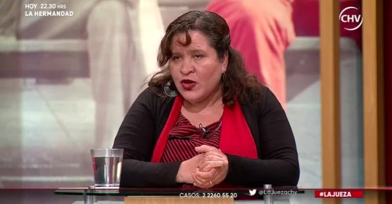 Carolina exige que Carlos le devuelva la casa que le arrienda - Parte 2