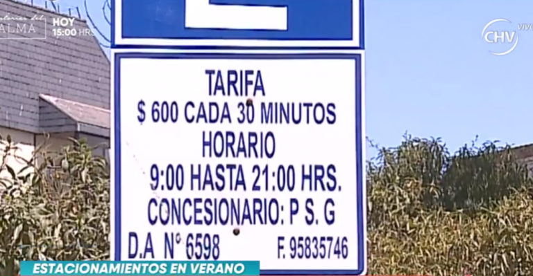 Veraneantes indignados por el alto costo de estacionamientos