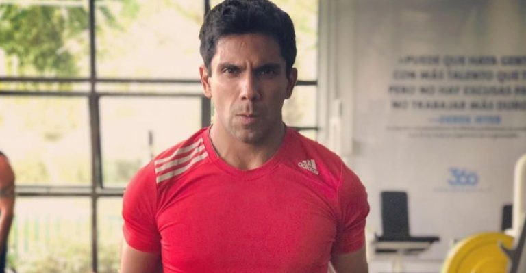 Juan Pablo Queraltó mostró faceta de stripper