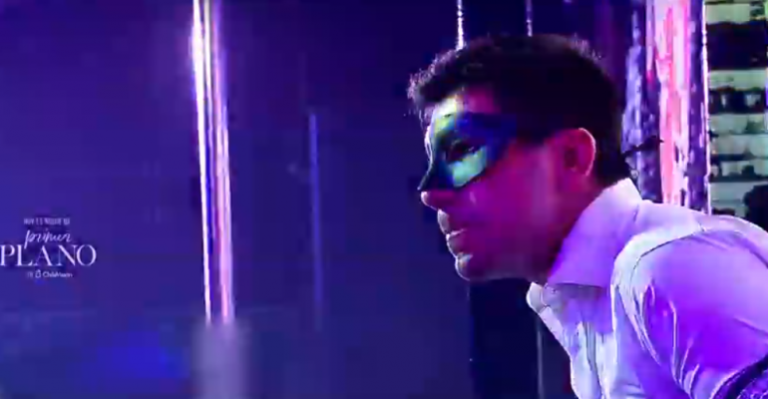 Juan Pablo Queraltó se desnudó en Primer Plano