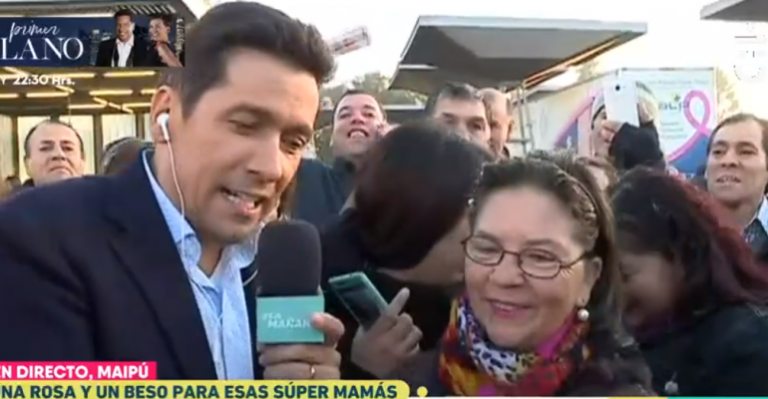Rafael Araneda salió a la calle para celebrar a las madres