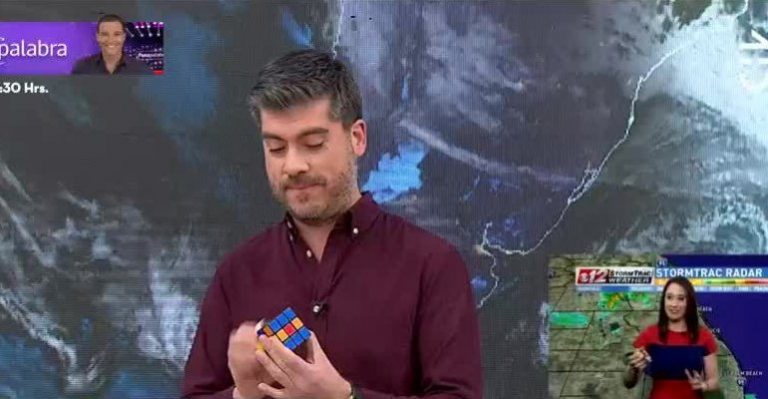 Eduardo Sáez aceptó desafío de armar rubik en pronóstico