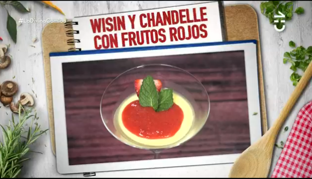 Wisin y chandelle con frutos rojos por Camila Stuardo