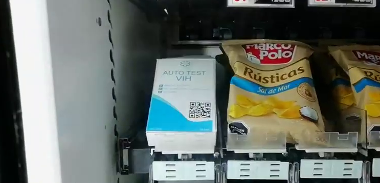 Polémica por venta de test de VIH en dispensador del Metro