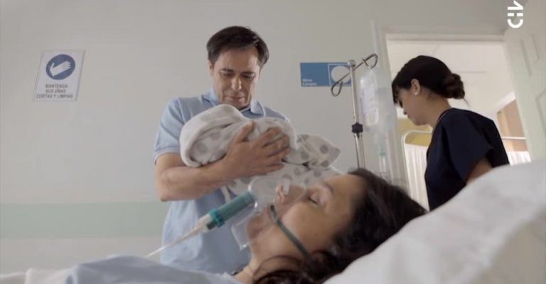 Alejandro aprendió a ser padre y madre por negligencia médica