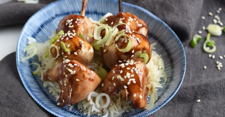 Brocheta de pollo asiáticas