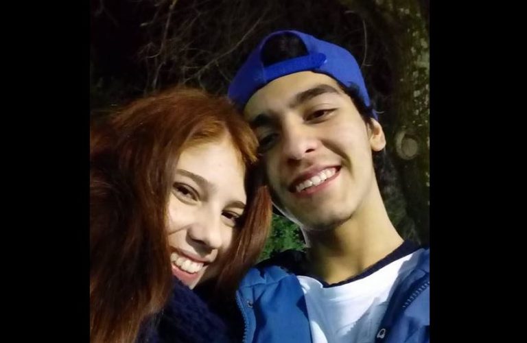 Amor eterno: Pololos fallecidos en incendio fueron sepultados juntos