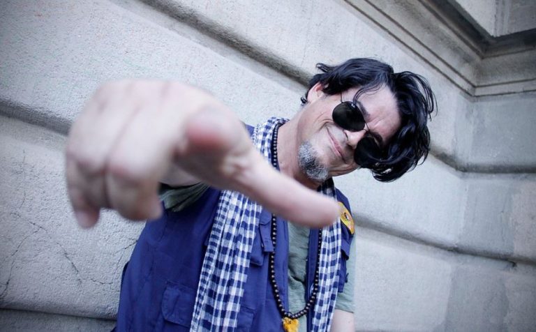 El grave pronóstico médico que enfrenta Joe Vasconcellos tras volcarse el bus en que viajaba